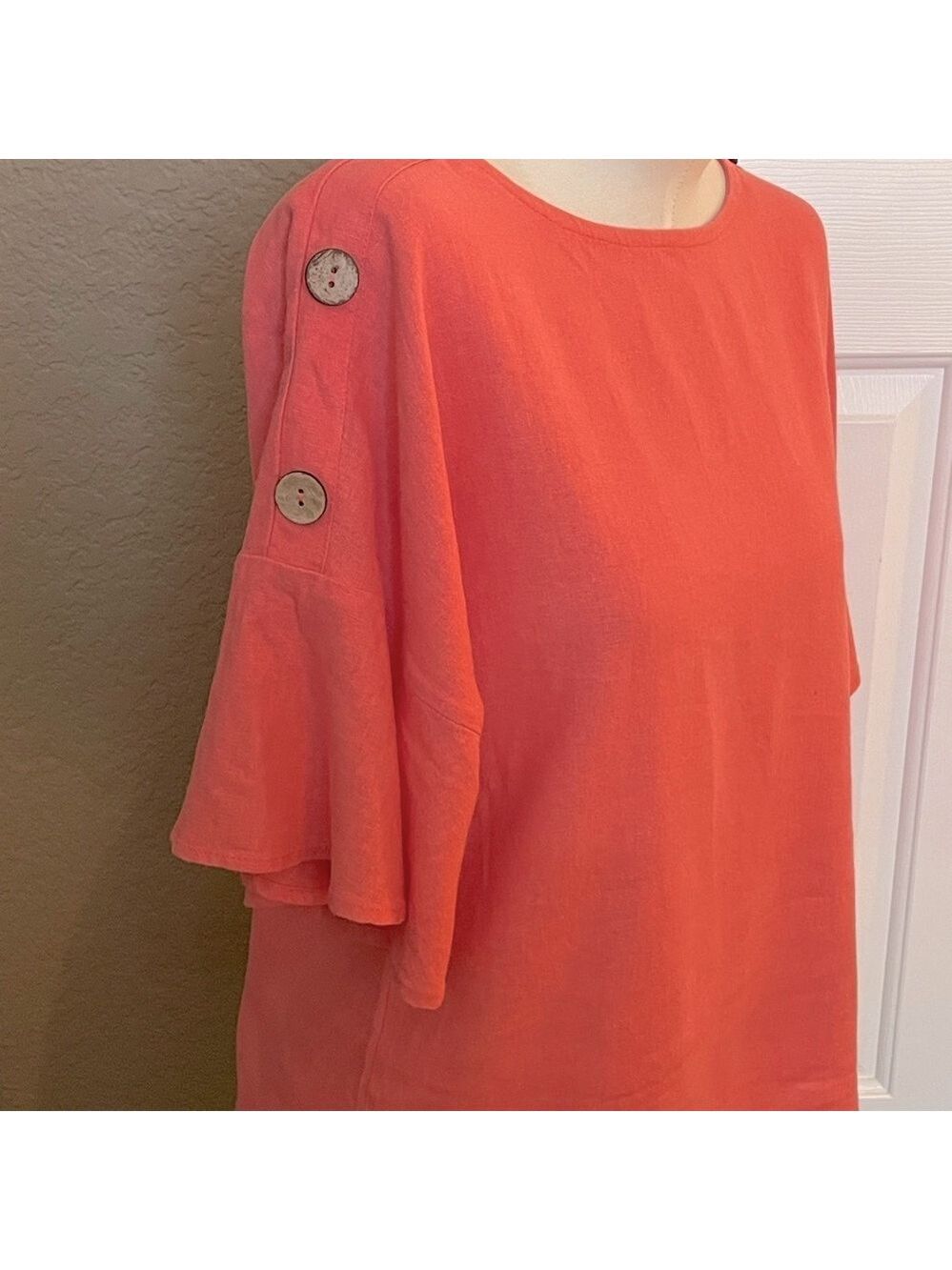 Ellen Tracy Linen ShortsleeveTop - Picture 2 of 8